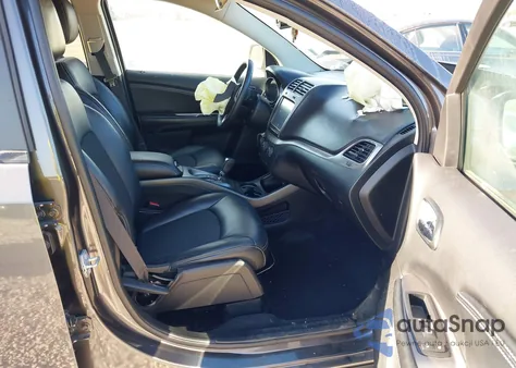 2016 Dodge Journey Crossroad Plus z USA, uszkodzony, nr VIN 3C4PDCGBXGT158256